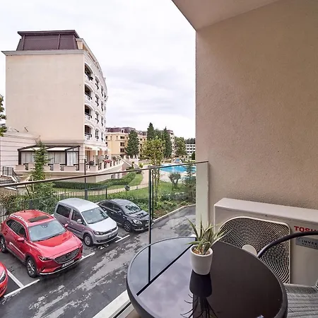 Luxury In Complex Azur - Next To The ! Pools & Апартаменти